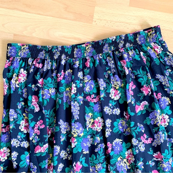 ST MICHAEL Vintage floral flowy skirt made in Canada - Picture 5 of 7